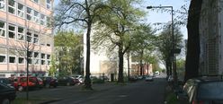 Strasse rechts des Gerichtsgebäudes zum Hinterhof Strasse rechts des Gerichtsgebäudes zum Hinterhof
